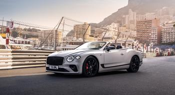Colour , Weiß Image type , In Bewegung Angle , Seitenprofil Angle , Front 3/4 General , Leistung Current Models , Continental GT Convertible , Continental GT Convertible S Current Models , Continental GT Convertible , Continental GT Convertible Current Models , Continental GT Convertible 