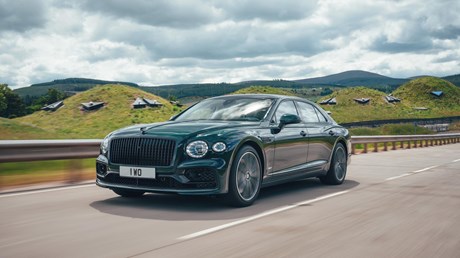 BENTLEY UNVEILS THE FLYING SPUR HYBRID FOR THE FIRST TIME IN EUROPE AT AUTOWORLD
