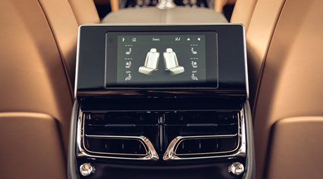 THE NEW FLYING SPUR IN DETAIL: TOUCH SCREEN REMOTE BRINGS LUXURY TO YOUR FINGERTIPS