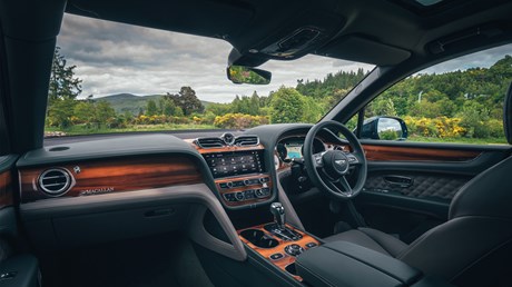 BENTLEY DELIVERS BENTAYGA HYBRID FOR THE MACALLAN ESTATE
