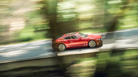 CONTINENTAL GT FAMILY GETS NEW COLOURS AND FEATURES FOR THE SUMMER 