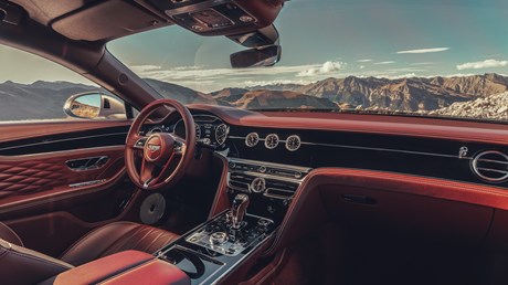 BENTLEY FLYING SPUR AWARDED BEST AUTOMOTIVE INTERIOR BY ROBB REPORT