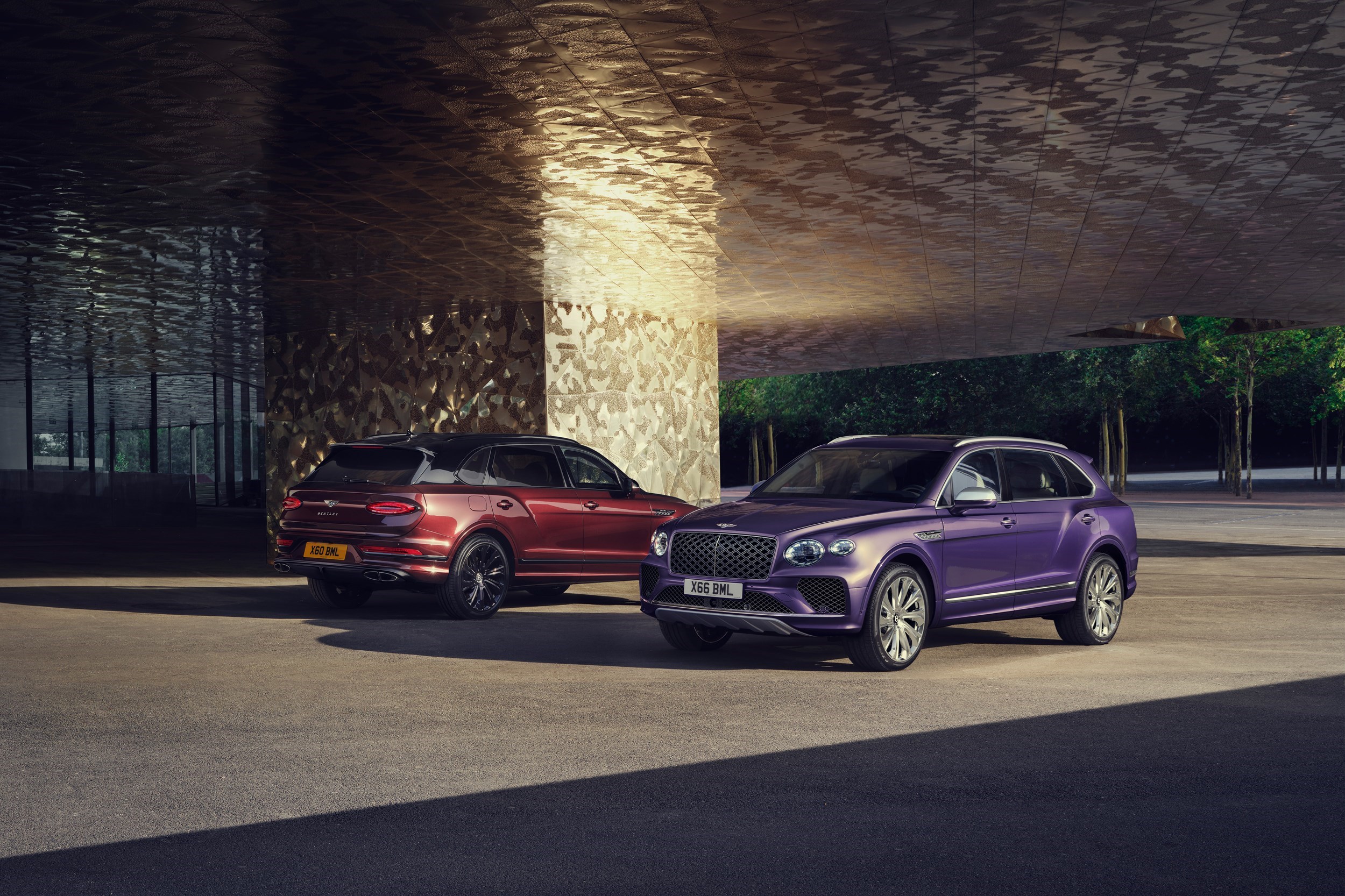 Colour , Lila Colour , Rot Image type , Stehend Current Models , Bentayga EWB , Bentayga EWB Mulliner Bentayga EWB Model Page Tag , Bentayga EWB Mulliner Model Page Tag 