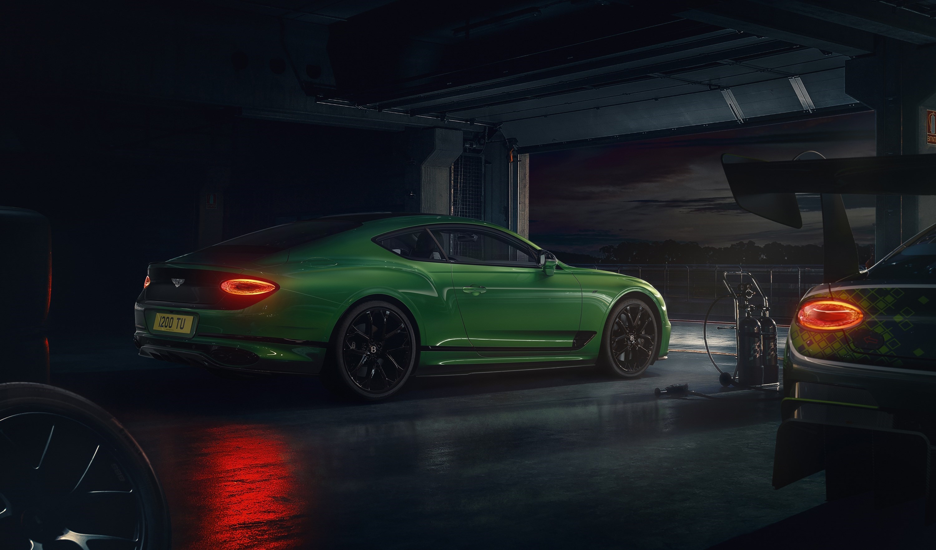 BATHURST 12 HOUR INSPIRES A BRACE OF BESPOKE BENTLEYS