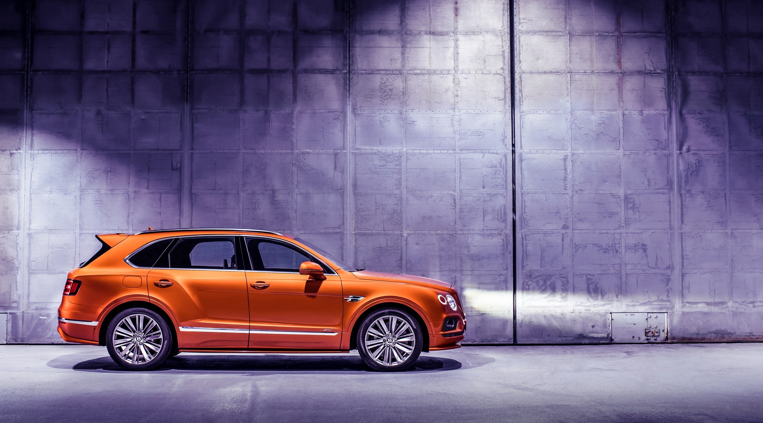 BENTLEY PRESENTA IL SUV PIÙ VELOCE E LUSSUOSO AL MONDO