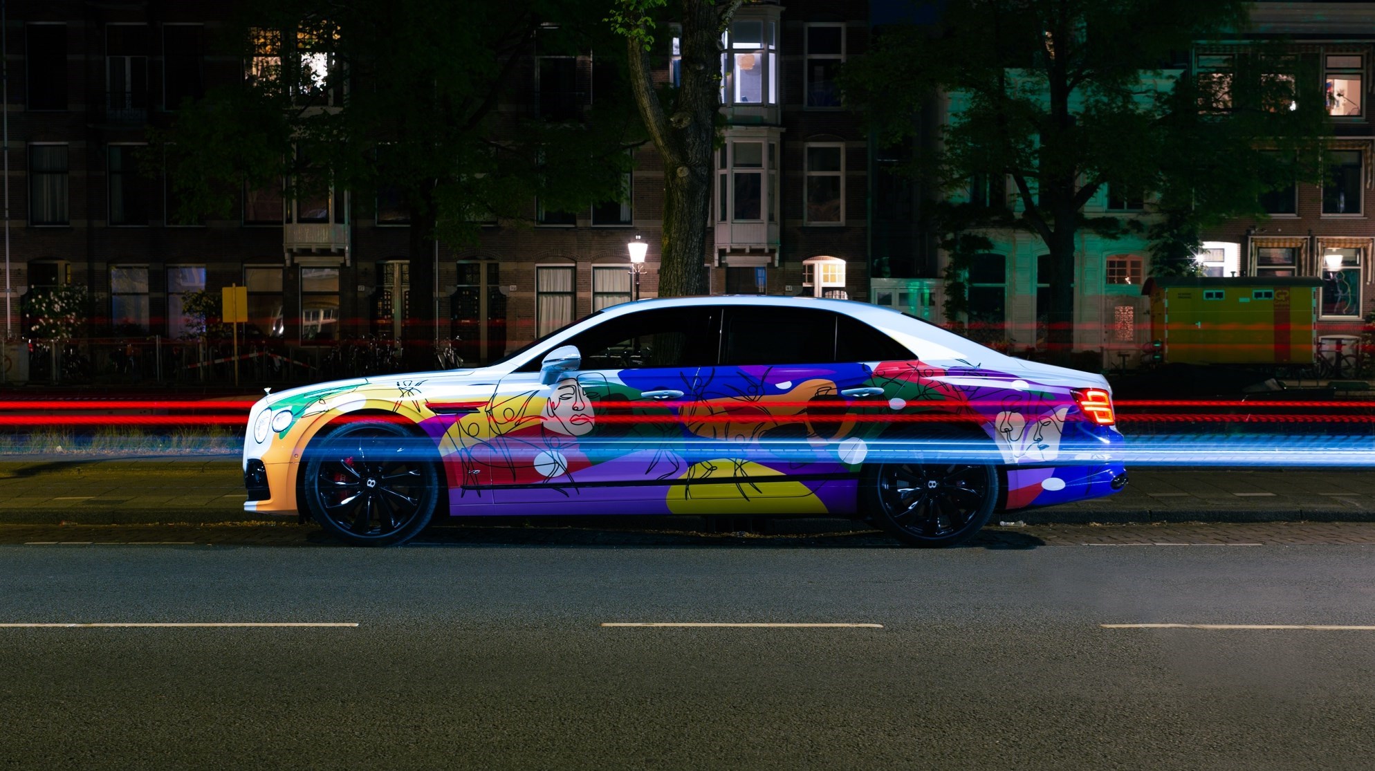 BENTLEY CELEBRATES ANNIVERSARIES IN THE NETHERLANDS – SPOTTED UNIFYING SPUR IN AMSTERDAM