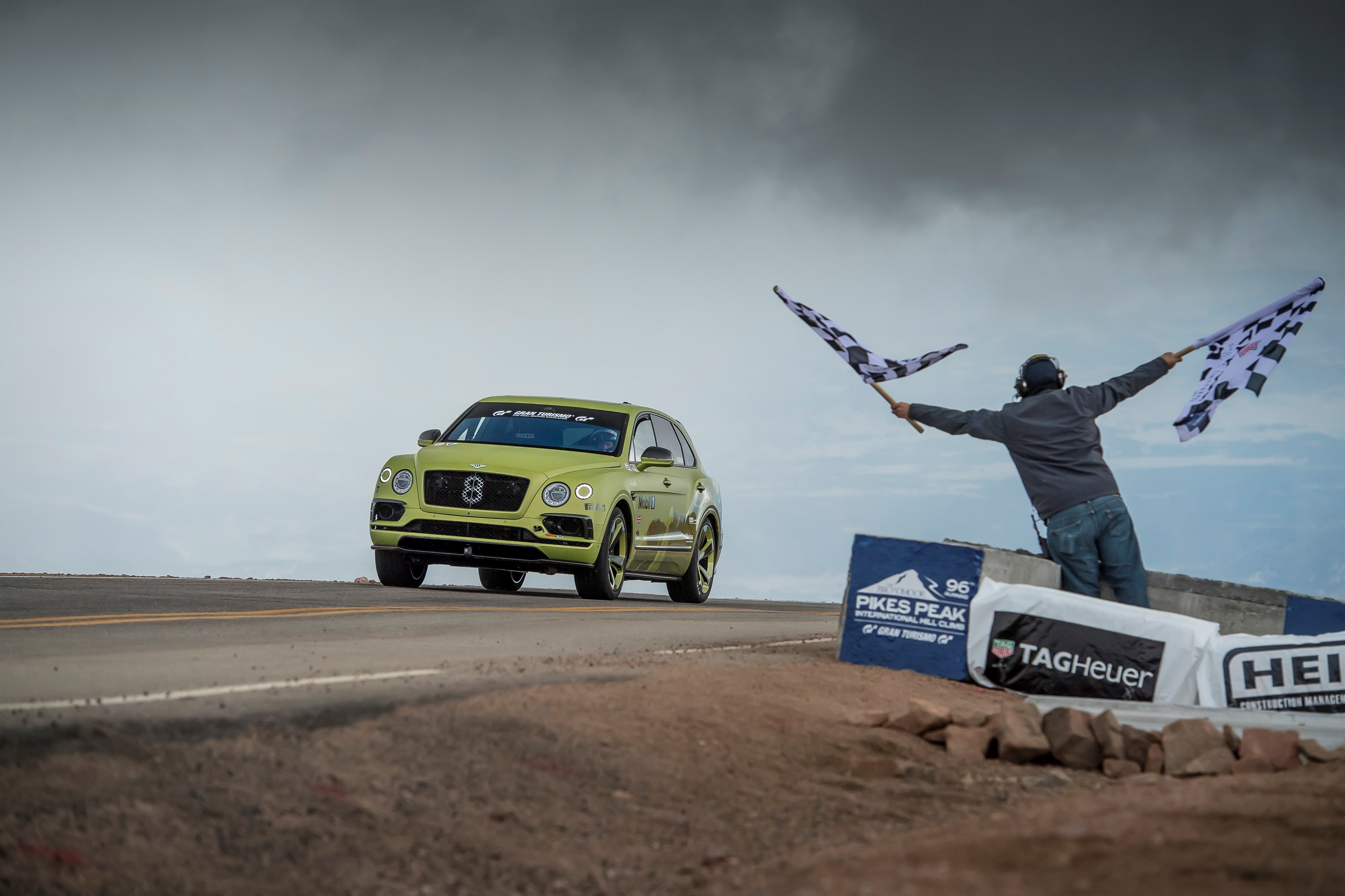 BENTAYGA BREAKS SUV RECORD AT PIKES PEAK