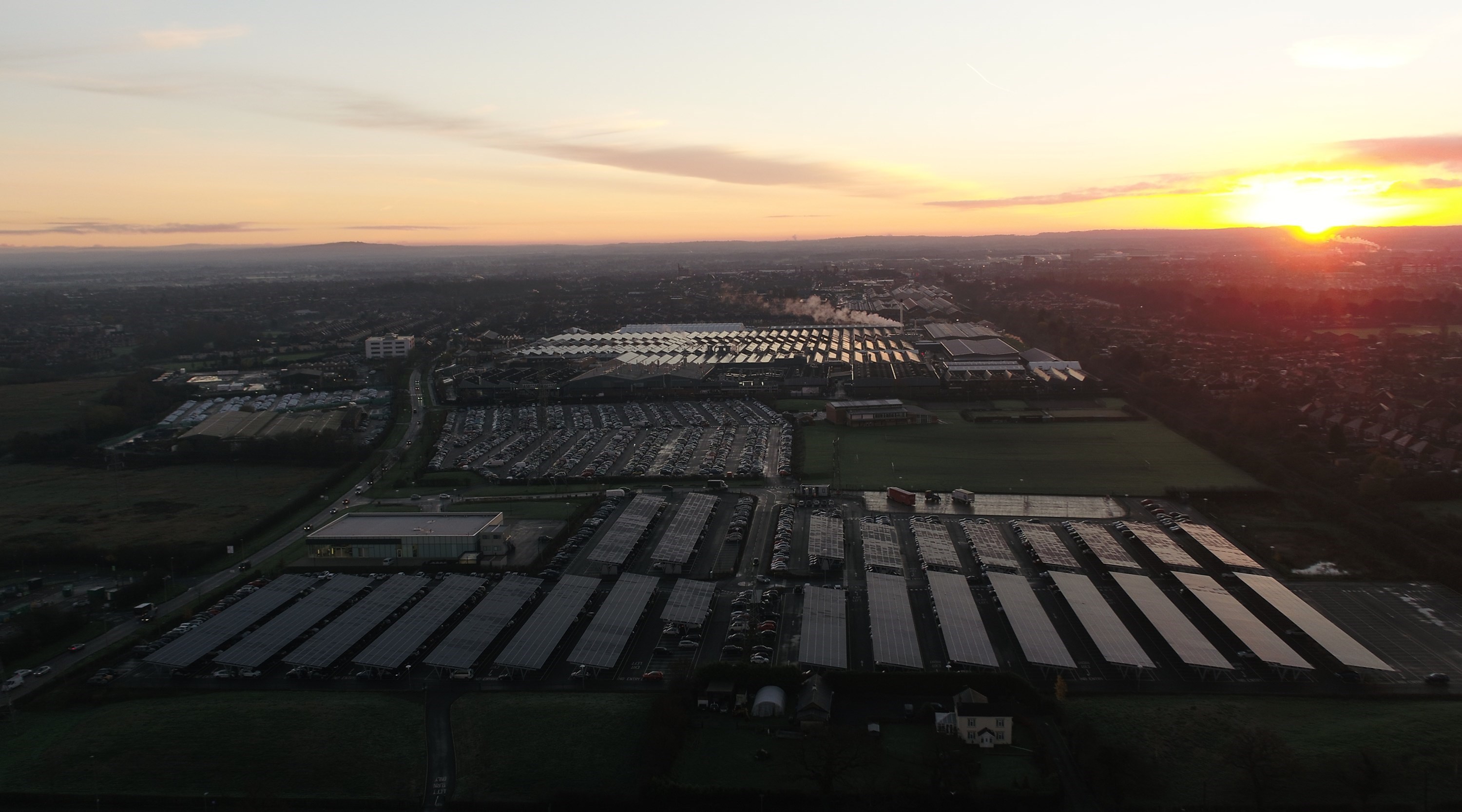 BENTLEY MOTORS WIRD GROSSBRITANNIENS ERSTES CO2‑NEUTRALES WERK FÜR LUXUSFAHRZEUGE