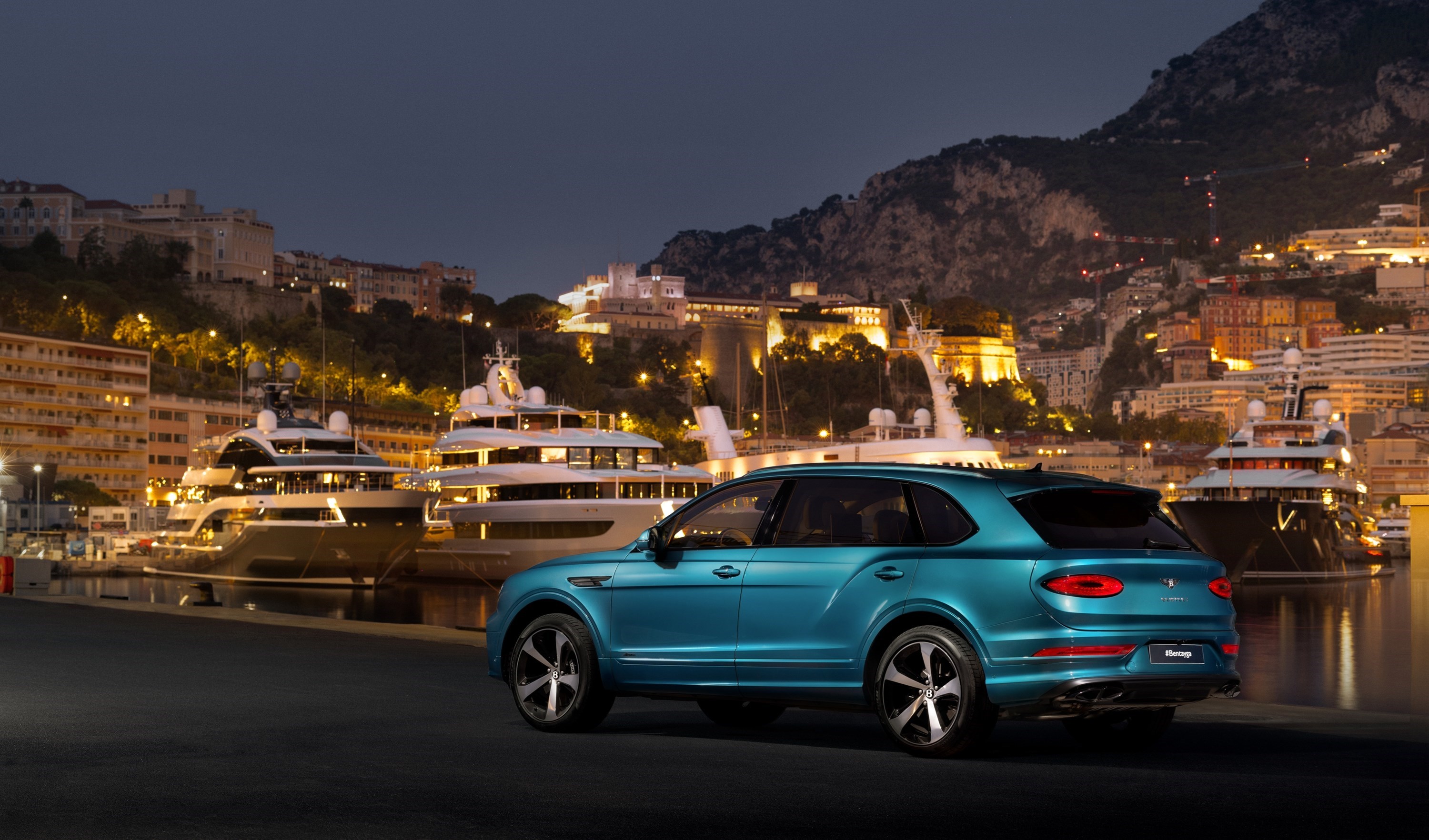 Bentley présente la collection exclusive Bentayga EWB Azure Riviera Inspirée par le monde du yachting