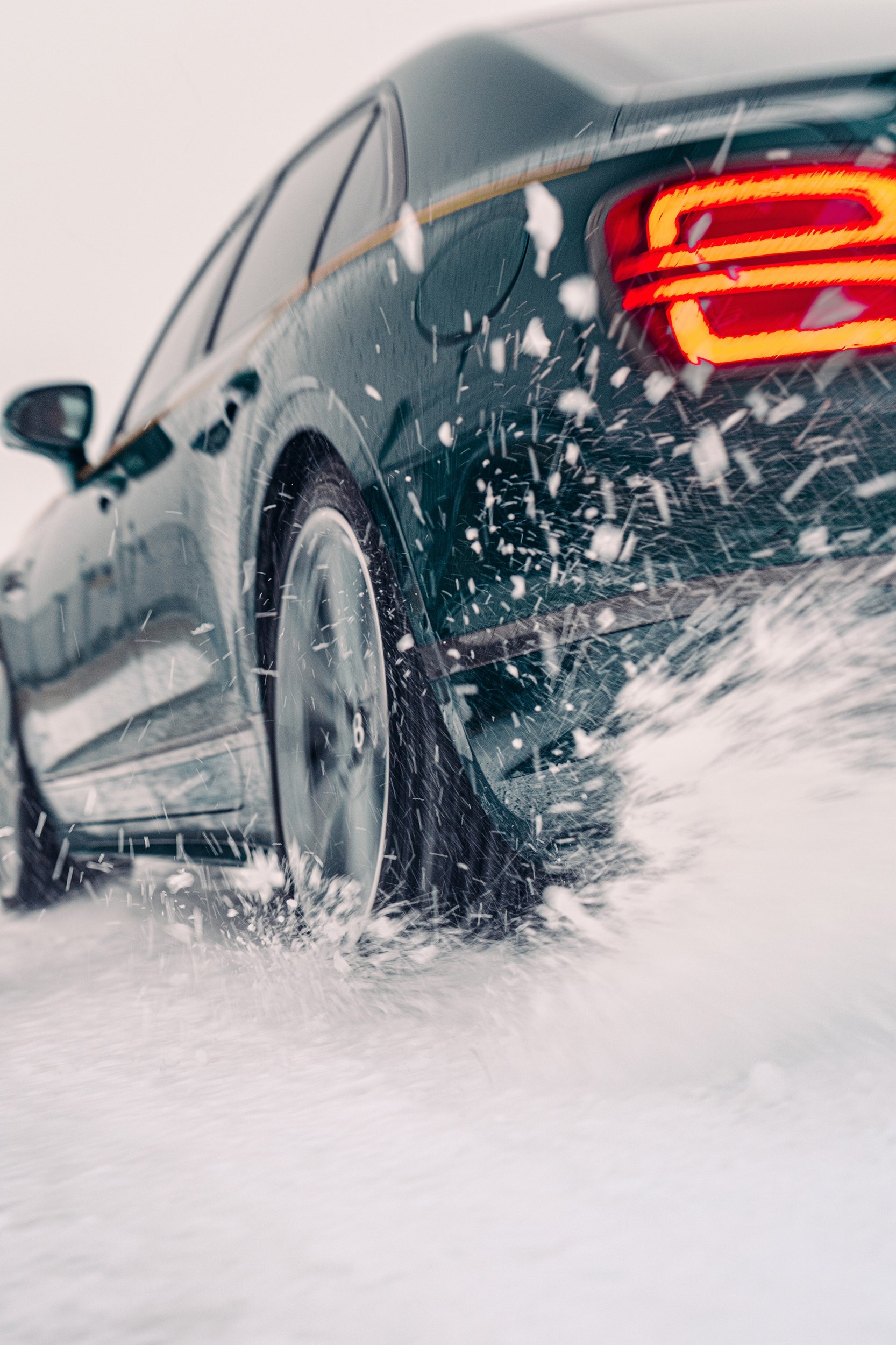 Colour , Verde Image type , Plano Detalle Image type , Dinámica Angle , Trasero Current Models , New Flying Spur , New Flying Spur 