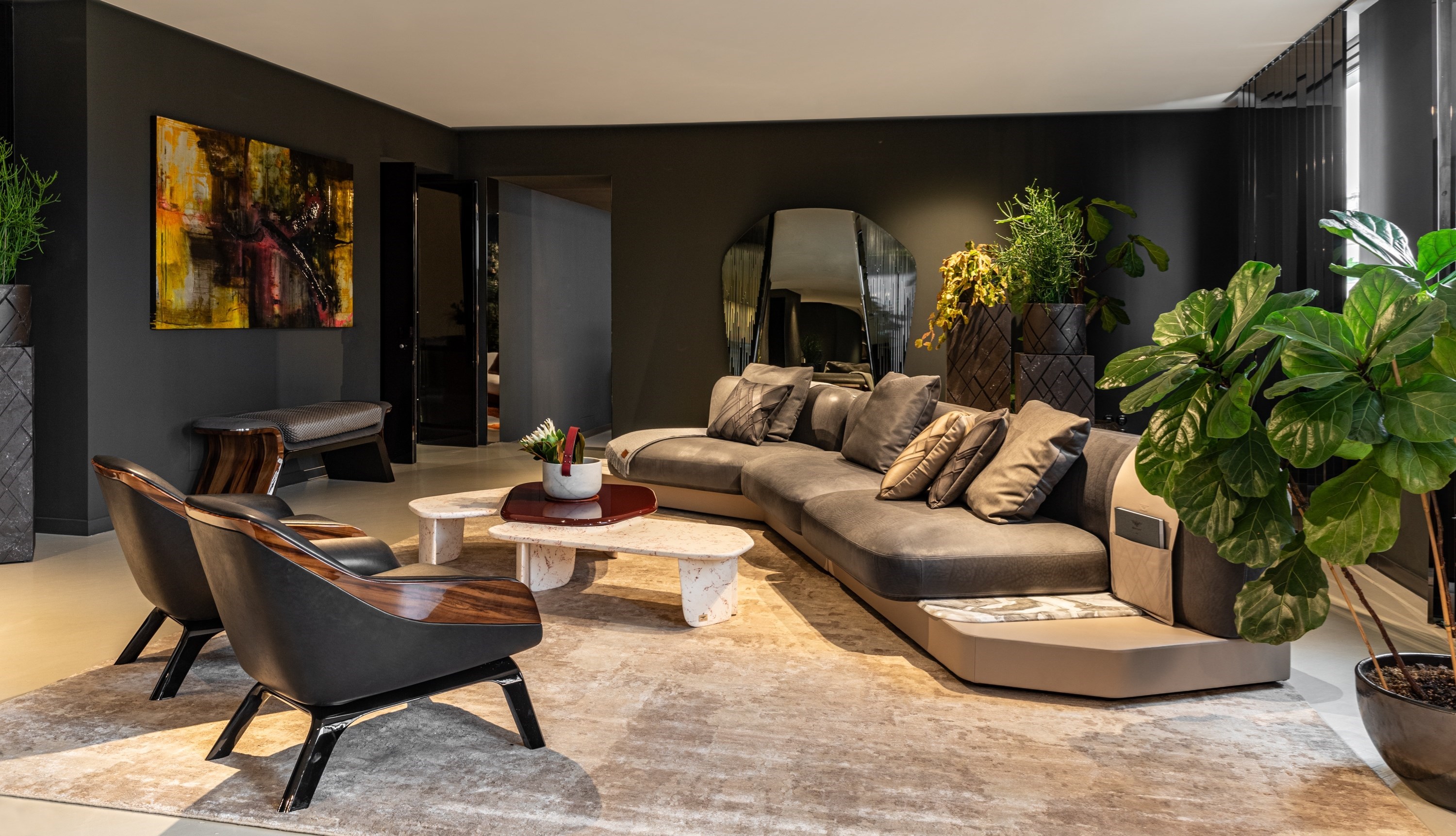 Bentley Home wagt ersten Vorstoß in den Bereich der Homeoffice-Möbel und präsentiert bei der Mailänder Designwoche 2024 künftige Klassiker