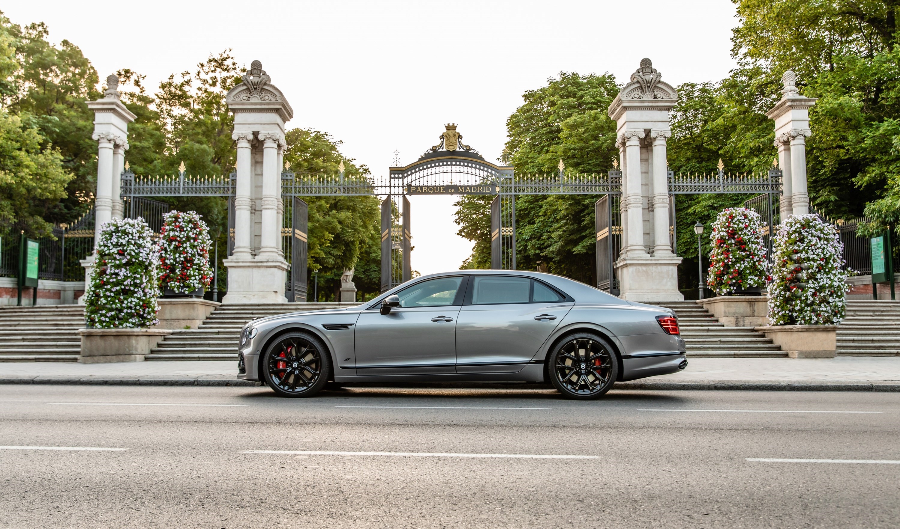 BENTLEY OPENS A NEW STATE-OF THE ART SHOWROOM IN MADRID