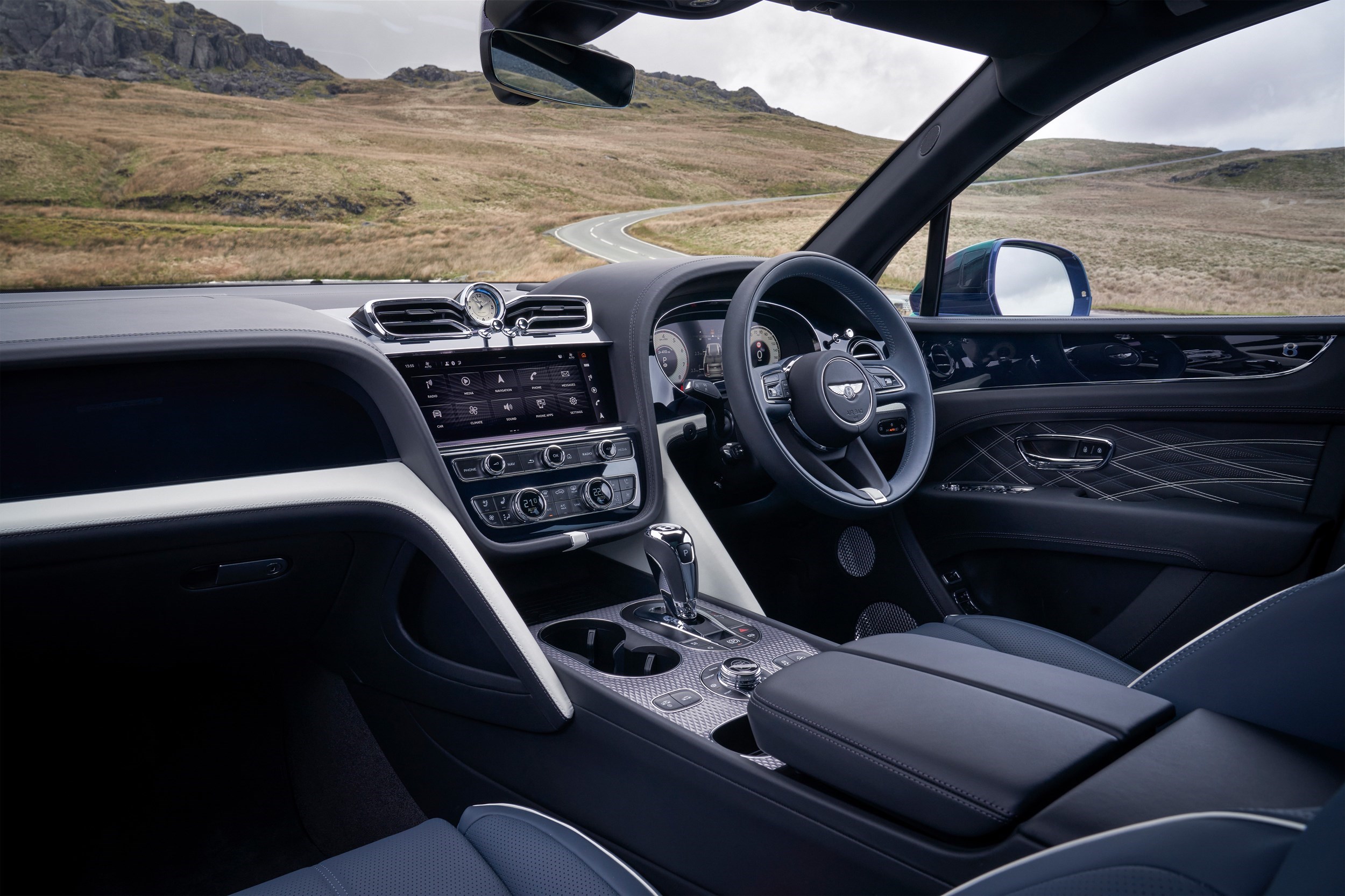 Image type , Detail Angle , Interior Current Models , Bentayga EWB , Bentayga EWB Mulliner Bentayga EWB Model Page Tag , Bentayga EWB Mulliner Model Page Tag 