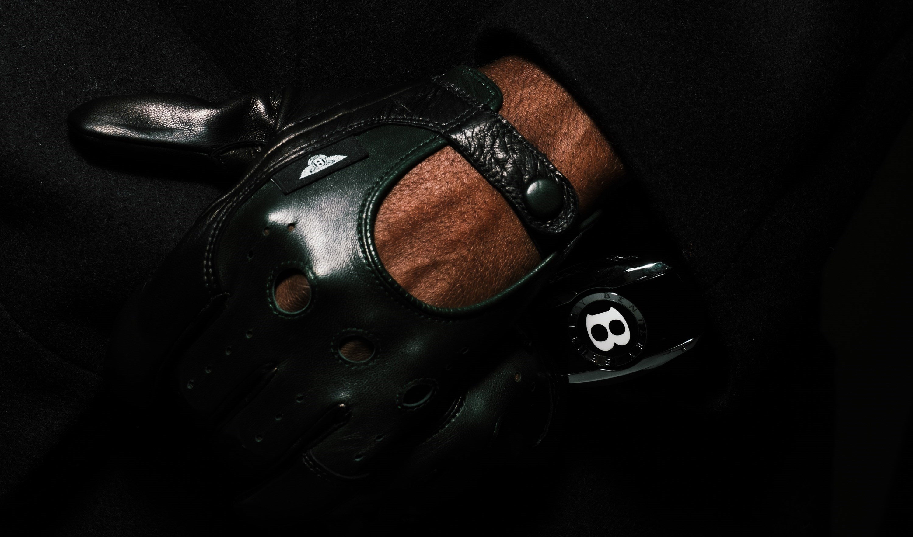 BENTLEY CREATES LIMITED EDITION DRIVING GLOVE WITH DESIGN STUDIO FORESTALGIA TO MARK 20 YEARS OF THE CONTINENTAL GT