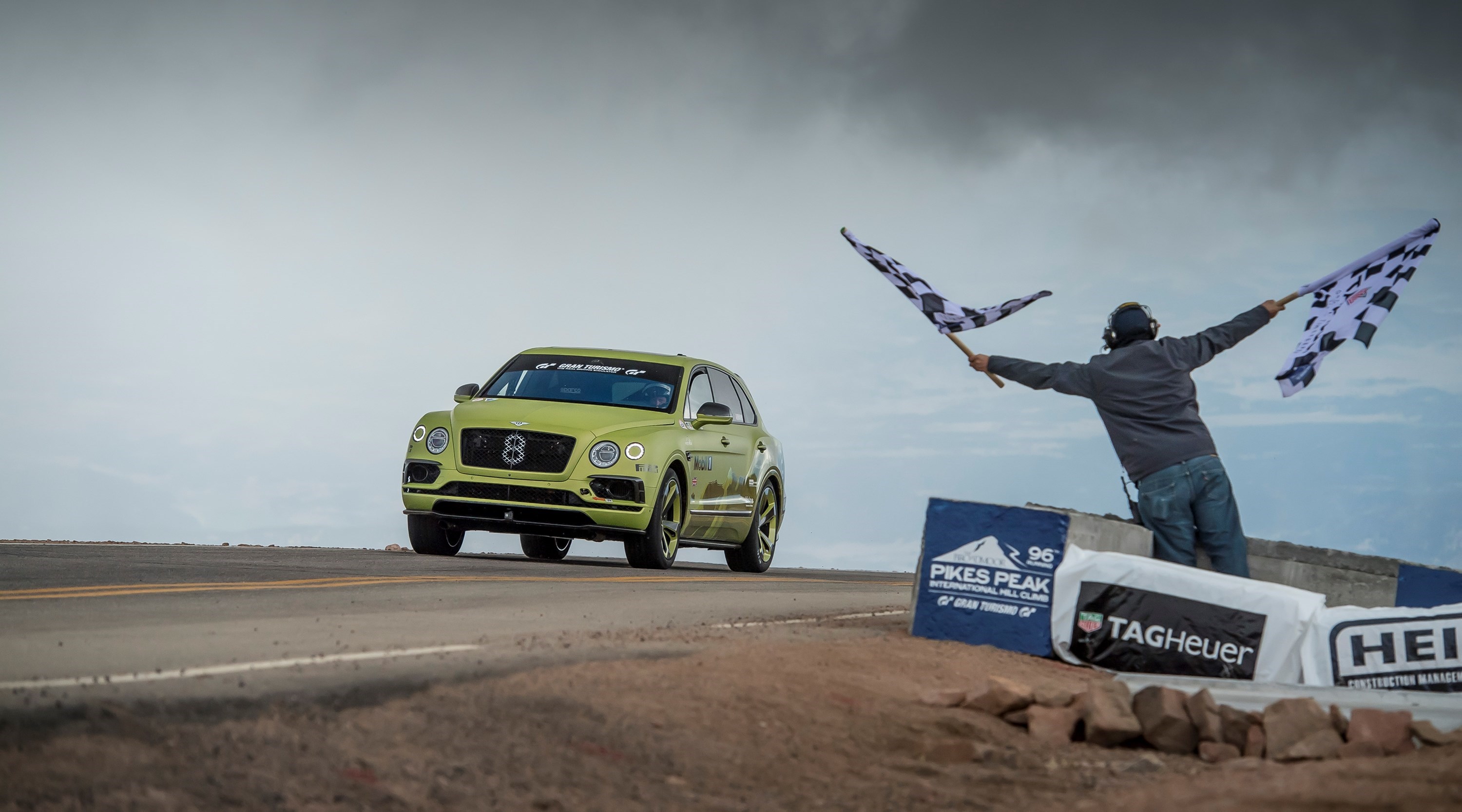BENTAYGA BREAKS SUV RECORD AT PIKES PEAK
