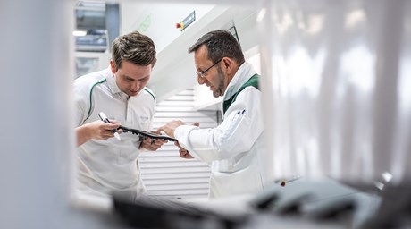 BENTLEY MOTORS LOOKS TO THE FUTURE WITH 76-STRONG TRAINEE INTAKE FOR 2020