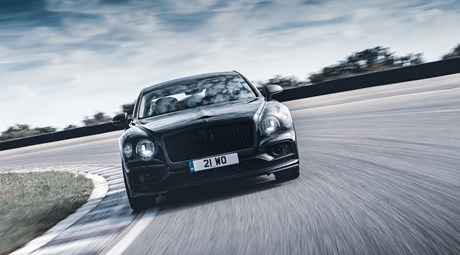 THE ALL-NEW FLYING SPUR: THE DYNAMIC GRAND TOURING SEDAN