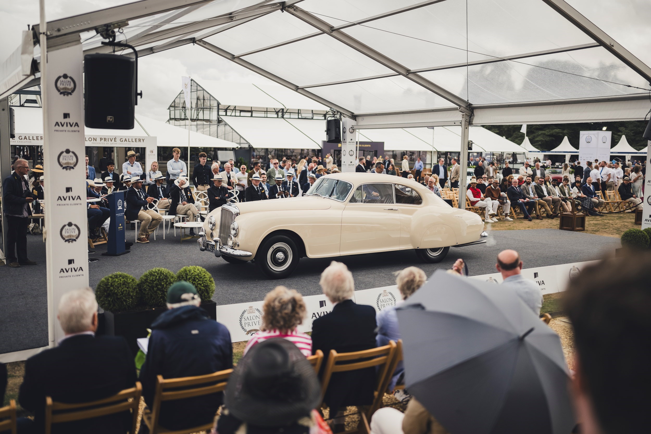 Colour , Blanc Image type , Statique Angle , Profil General , Héritage 