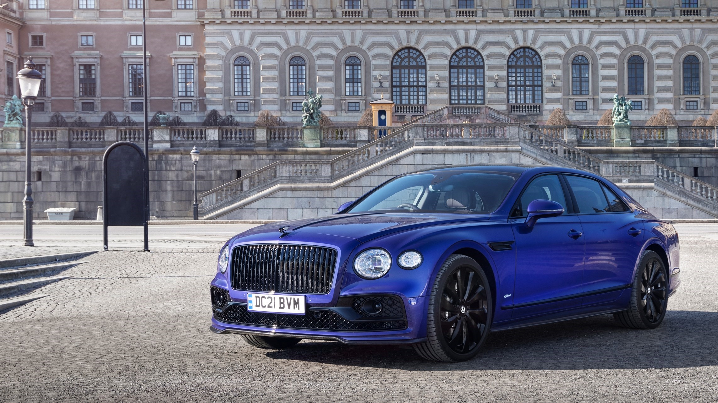 BENTLEY STOCKHOLM INAUGURATES ITS BRAND NEW SHOWROOM IN THE SWEDISH CAPITAL