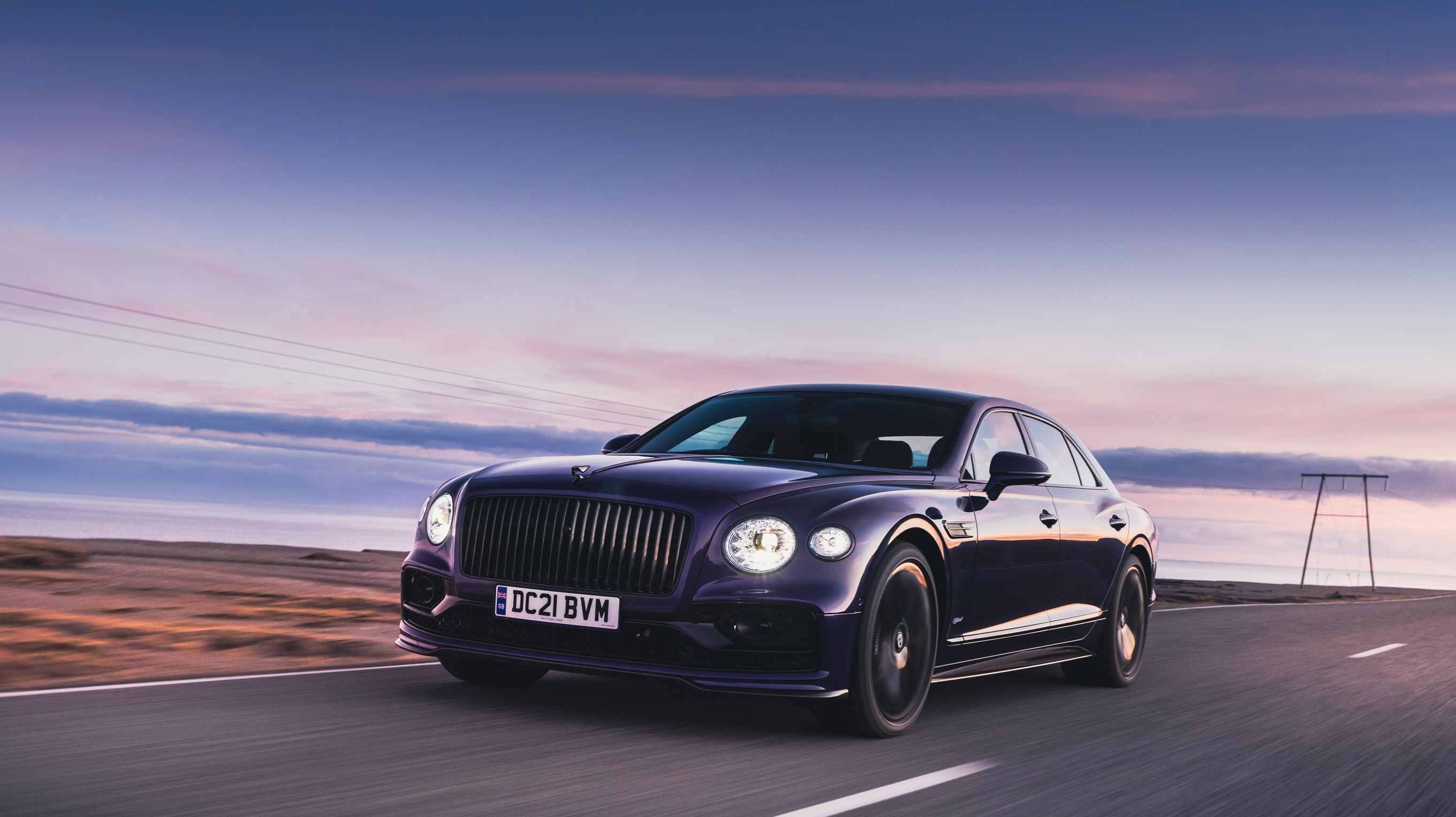 FLYING SPUR HYBRID CROSSES ICELAND ON RENEWABLE ENERGY