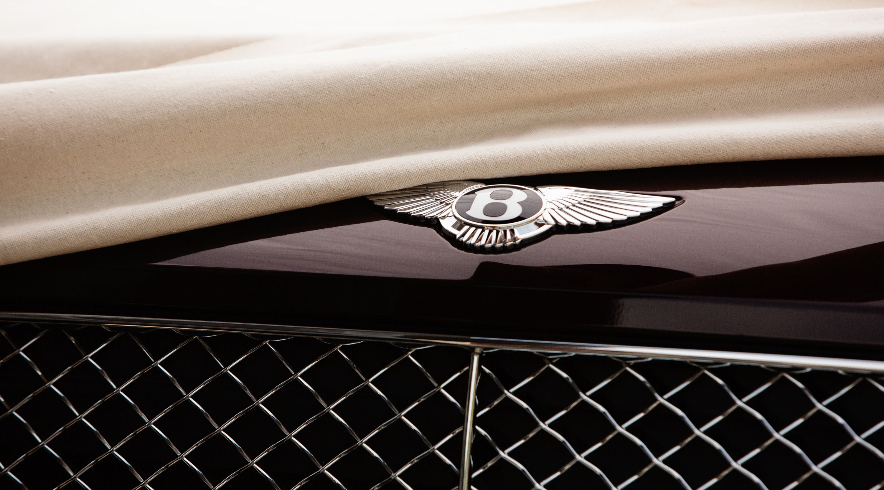 NEW BENTAYGA INSPIRES ART IN MOTION DIGITAL EXPERIENCE