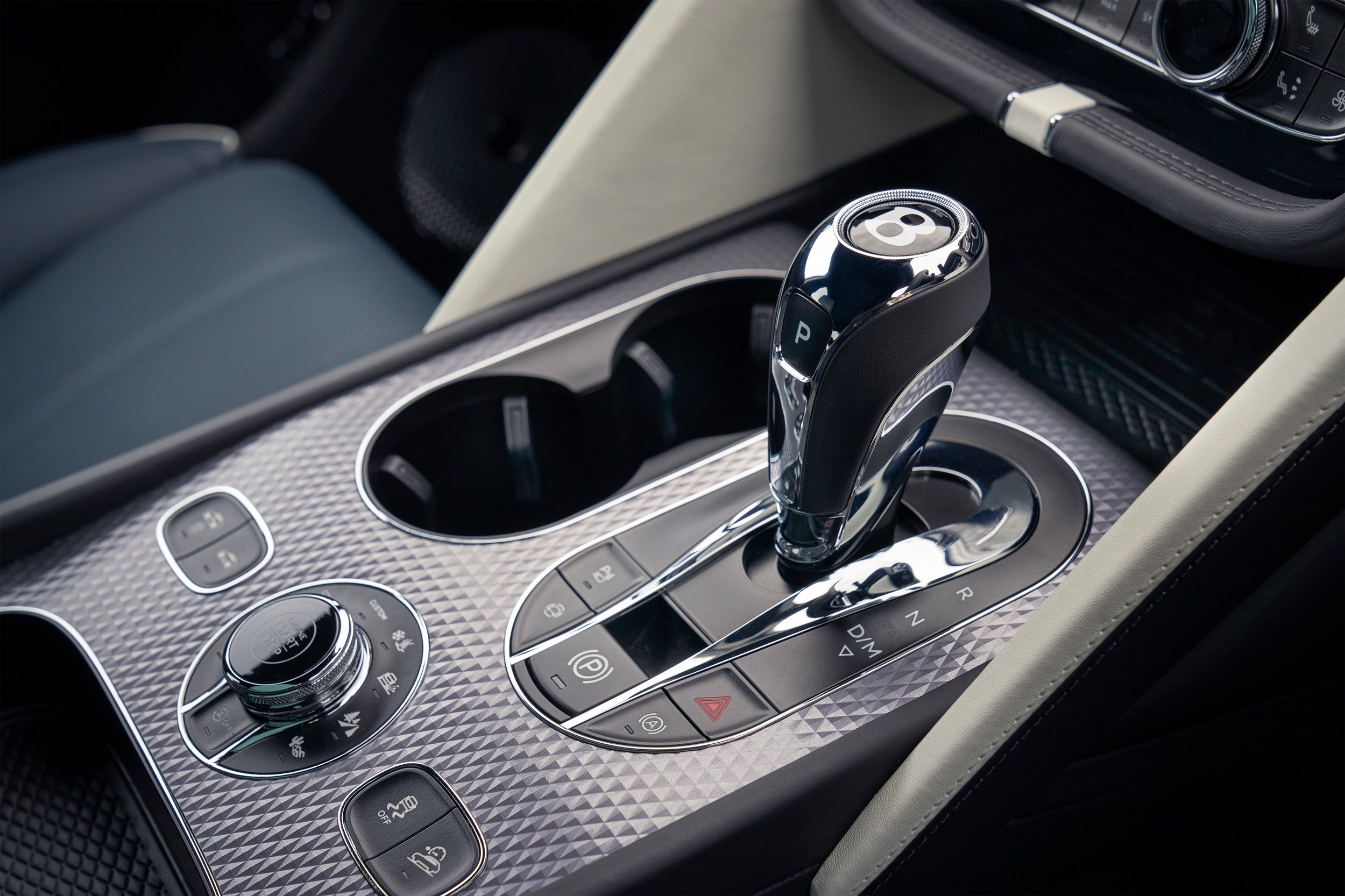 Image type , Detail Angle , Interior Current Models , Bentayga EWB , Bentayga EWB Mulliner Bentayga EWB Model Page Tag , Bentayga EWB Mulliner Model Page Tag 