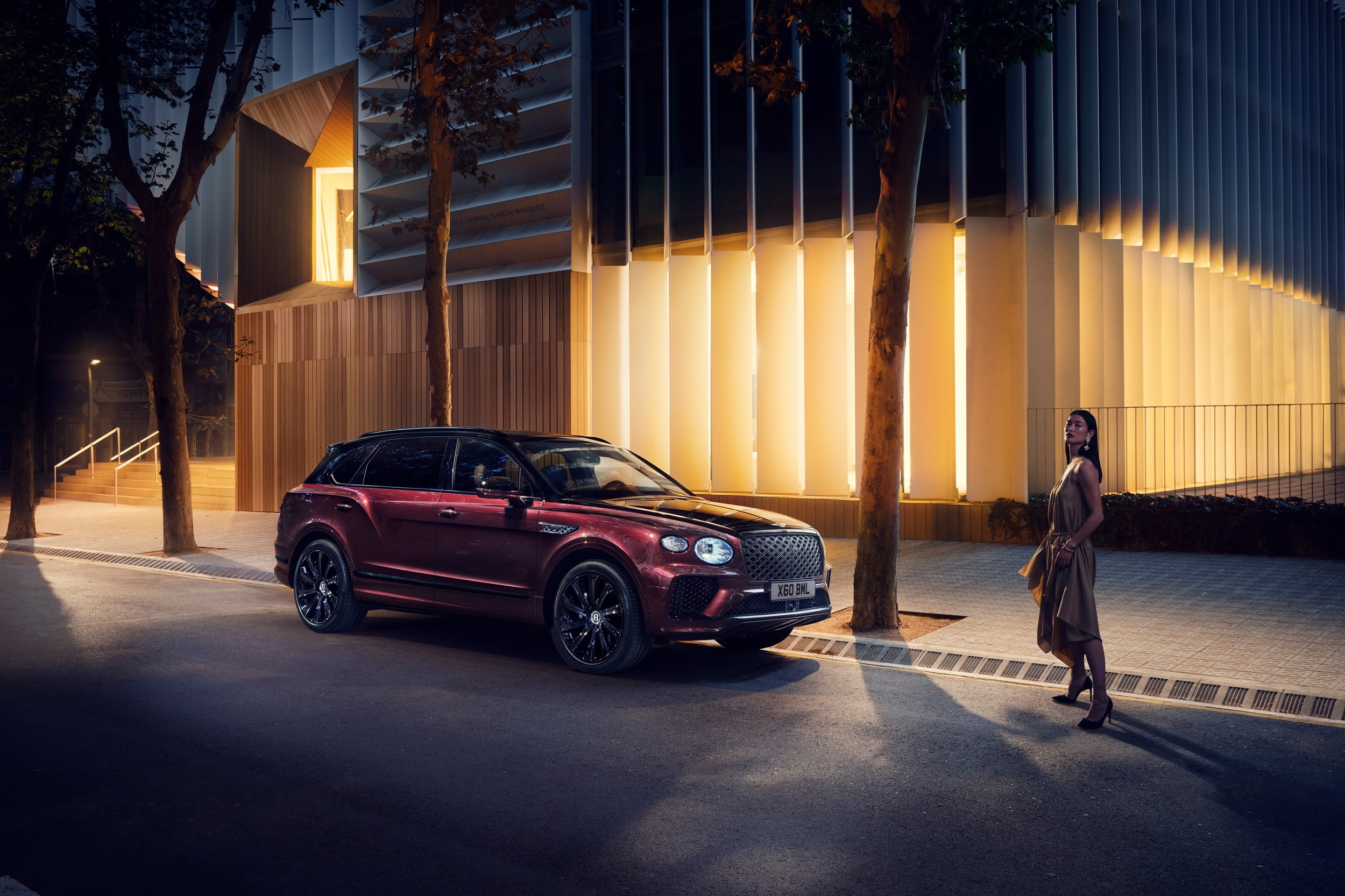 Colour , Rot Image type , Stehend Angle , Front 3/4 Current Models , Bentayga EWB , Bentayga EWB Mulliner Bentayga EWB Model Page Tag , Bentayga EWB Mulliner Model Page Tag 