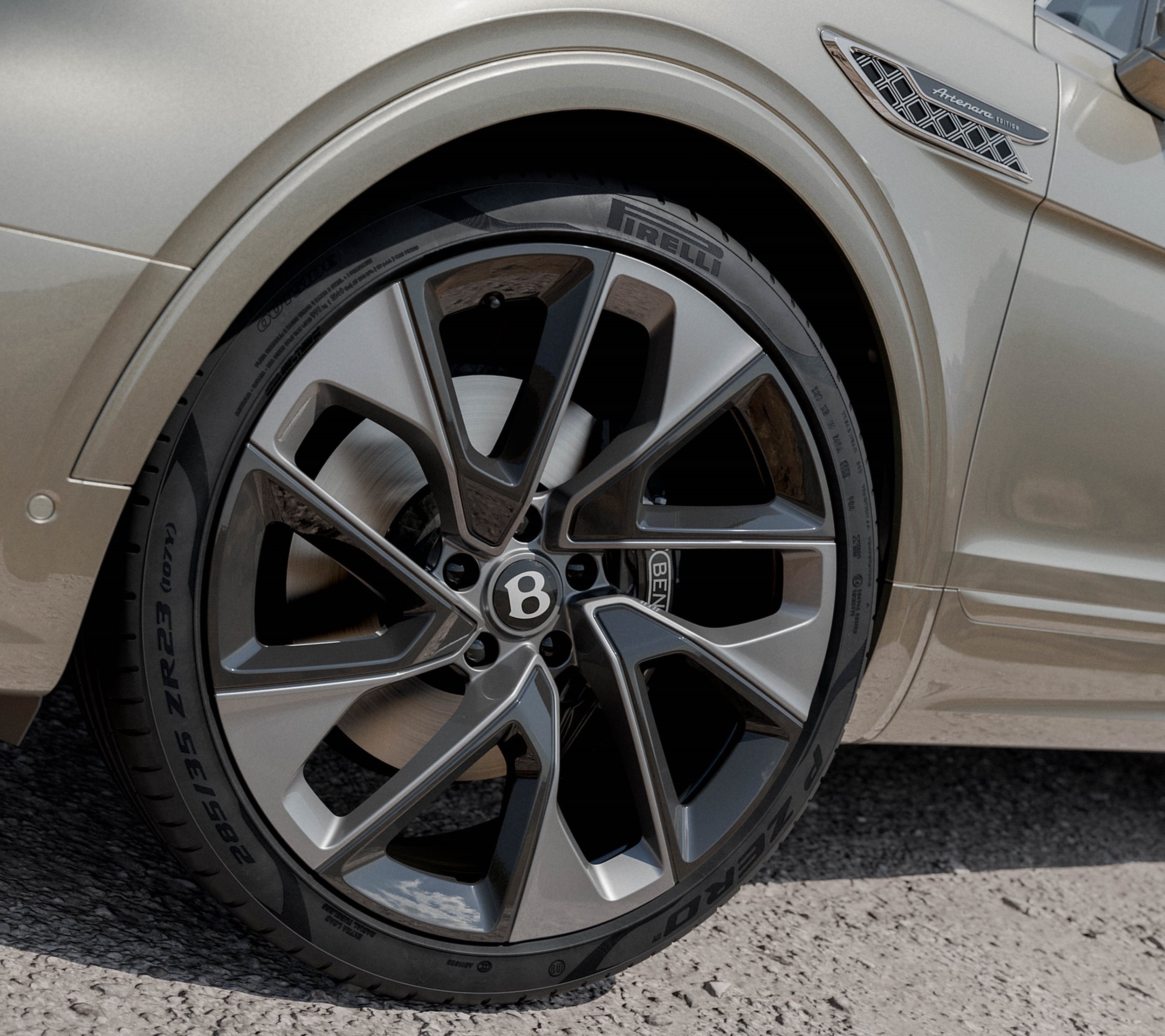 Colour , Plateado/Gris Image type , Plano Detalle Angle , Rueda Current Models , Bentayga 