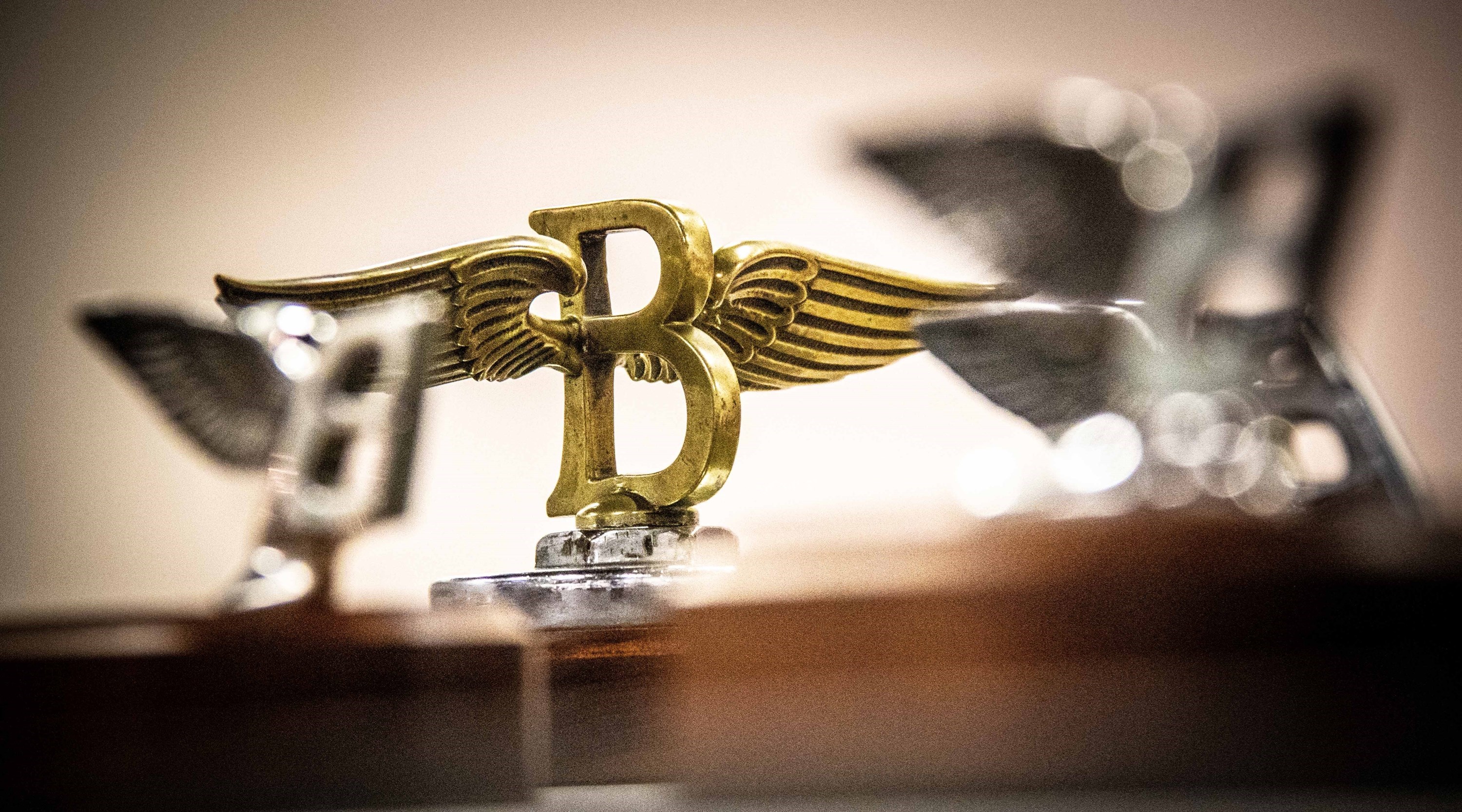 ICONIC 'FLYING B' MASCOT ADOPTED ON LUXURIOUS ALL-NEW FLYING SPUR