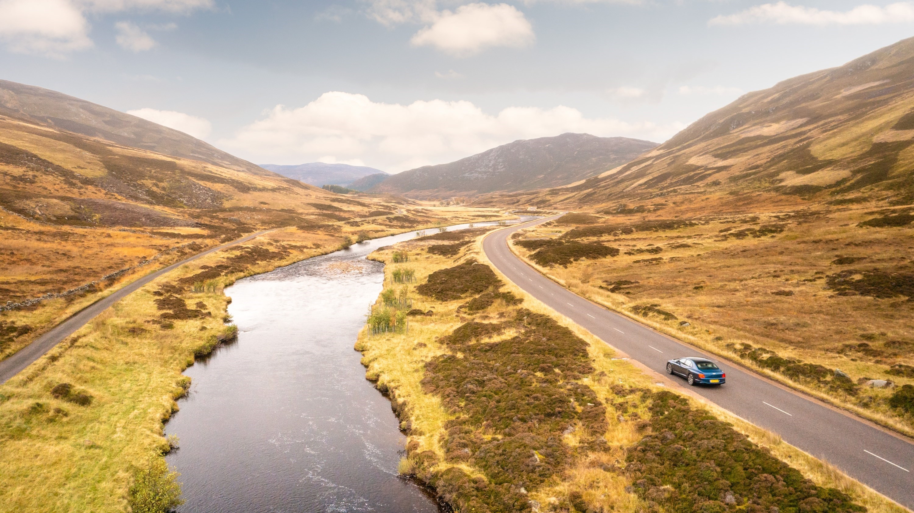 EXTRAORDINARY JOURNEYS – BENTLEY MOTORS CURATES THE PINNACLE BRITISH ROAD TRIP