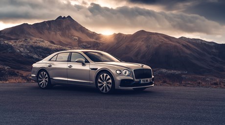 FLYING SPUR CROWNED CARWOW'S 'LUXURY CAR OF THE YEAR'