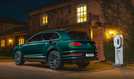 INSPIRED BY PURITY, RESPLENDENT IN GREEN – A ONE-OFF BENTAYGA HYBRID