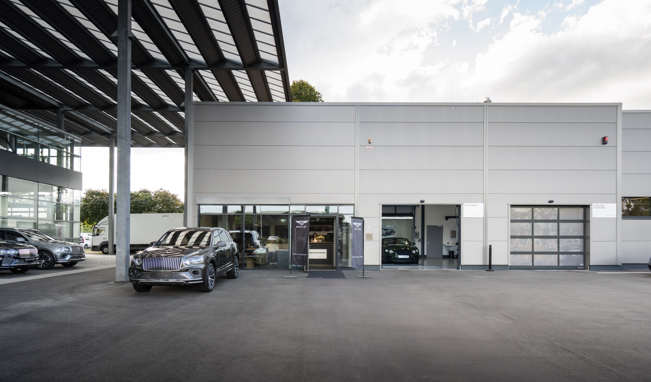 Bentley Düsseldorf embarks on a new chapter with a state-of-the-art, sustainably designed service centre