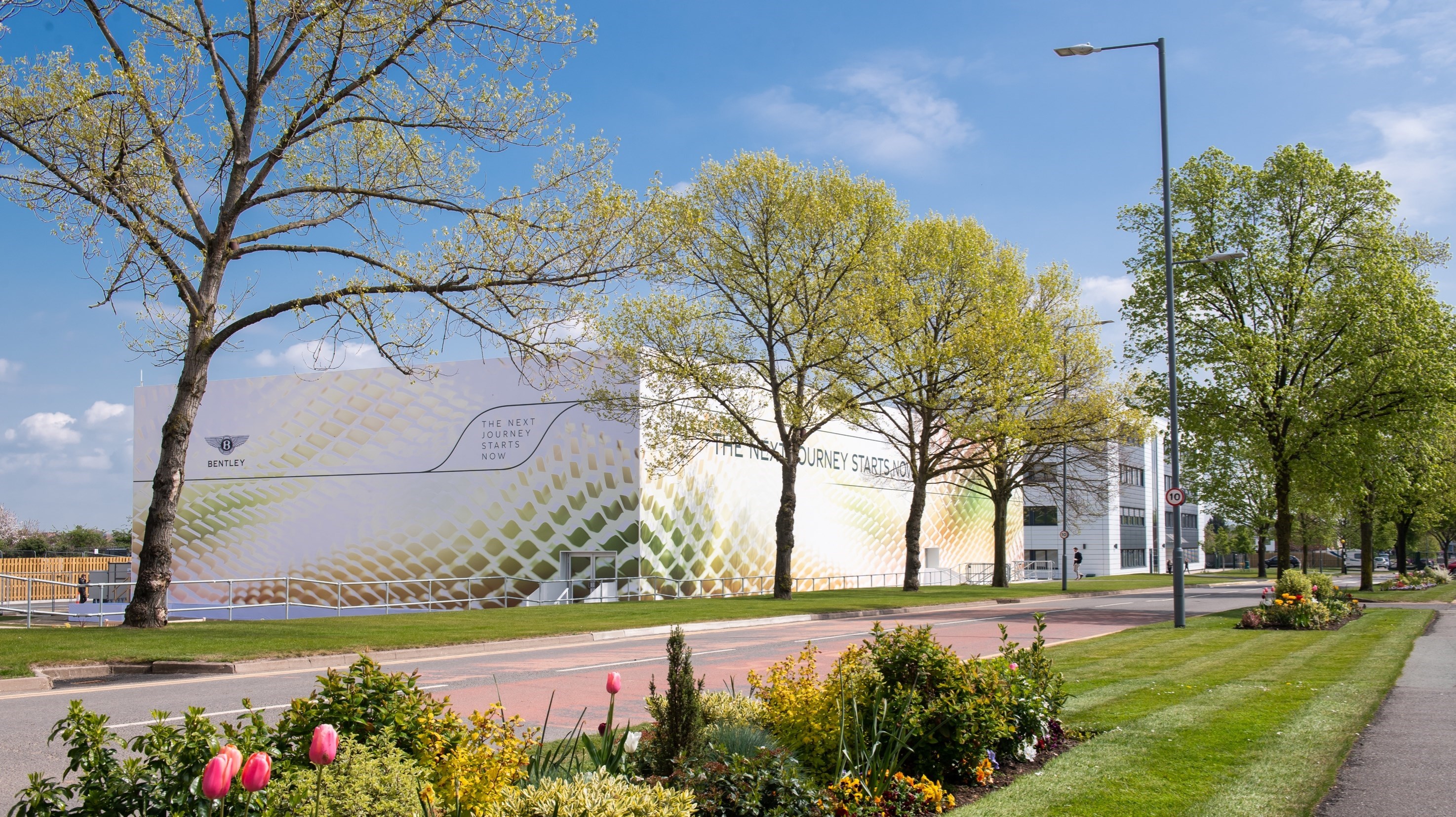 BENTLEY RETAILERS MEET AT FIRST-EVER EVENT WITH CARBON NEUTRAL STATUS