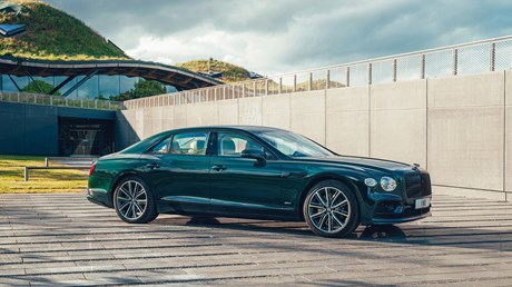 THE WORLD’S BEST LUXURY SEDAN MADE GREENER: INTRODUCING THE NEW FLYING SPUR HYBRID