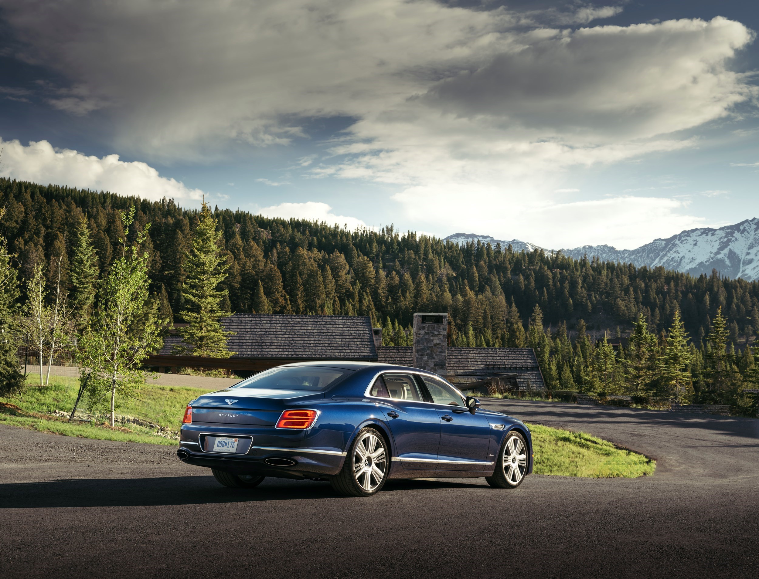 Colour , Blue Image type , Static Angle , Rear 3/4 Current Models , Flying Spur , Flying Spur Azure 