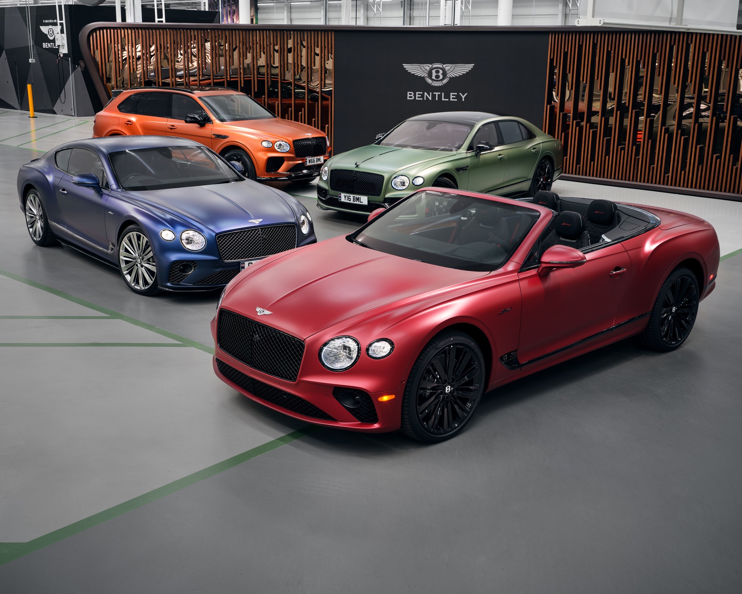 Colour , Orange Colour , Vert Colour , Rouge Colour , Bleu Angle , Profil Angle , 3/4 Avant General , Bentley Mulliner Current Models , Flying Spur , Flying Spur Current Models , Continental GT Convertible , Continental GT Convertible Current Models , Continental GT , Continental GT Current Models , Bentayga , Bentayga 