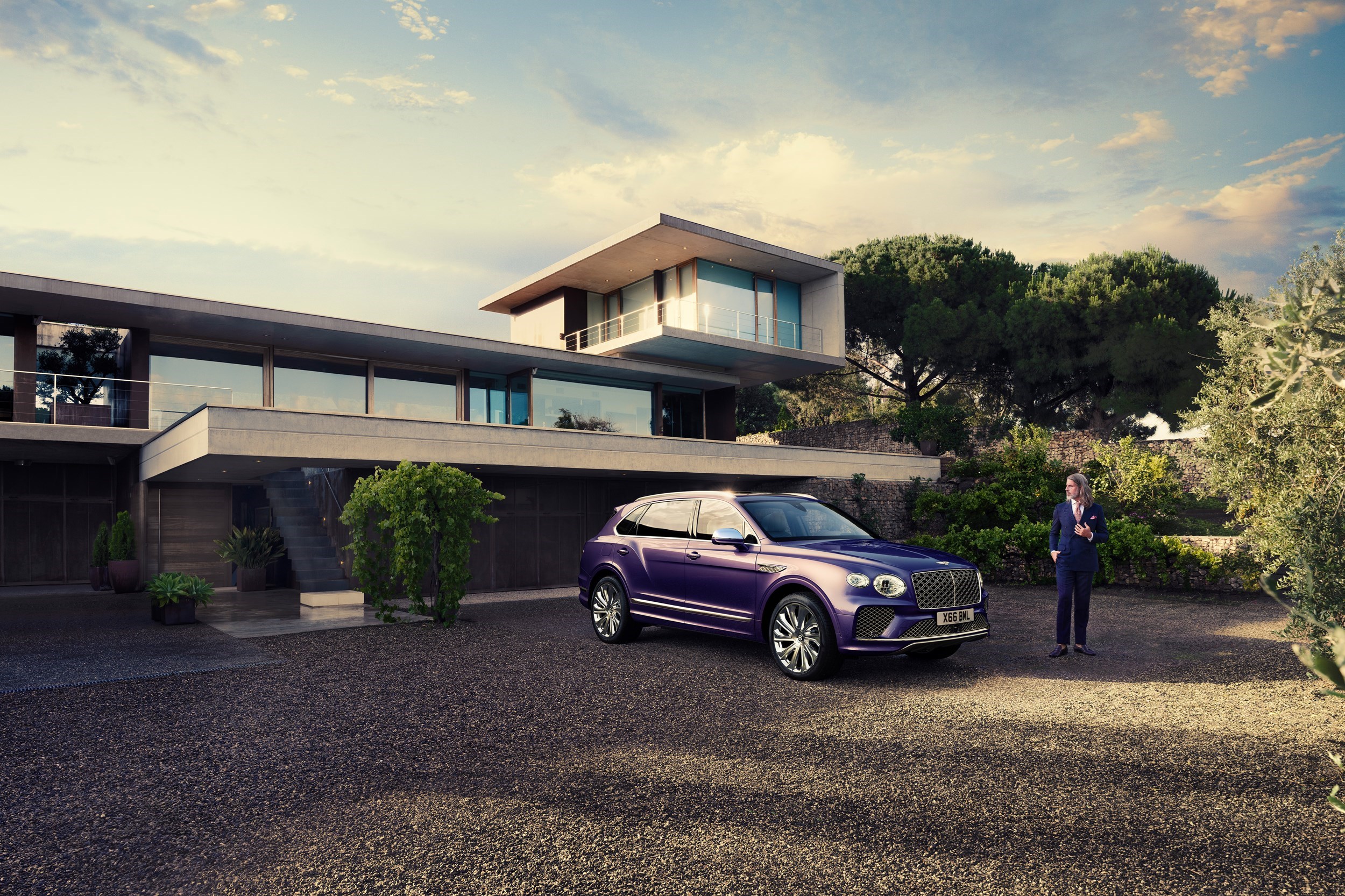 Colour , Lila Image type , Stehend Angle , Front 3/4 Current Models , Bentayga EWB , Bentayga EWB Mulliner Bentayga EWB Model Page Tag , Bentayga EWB Mulliner Model Page Tag 