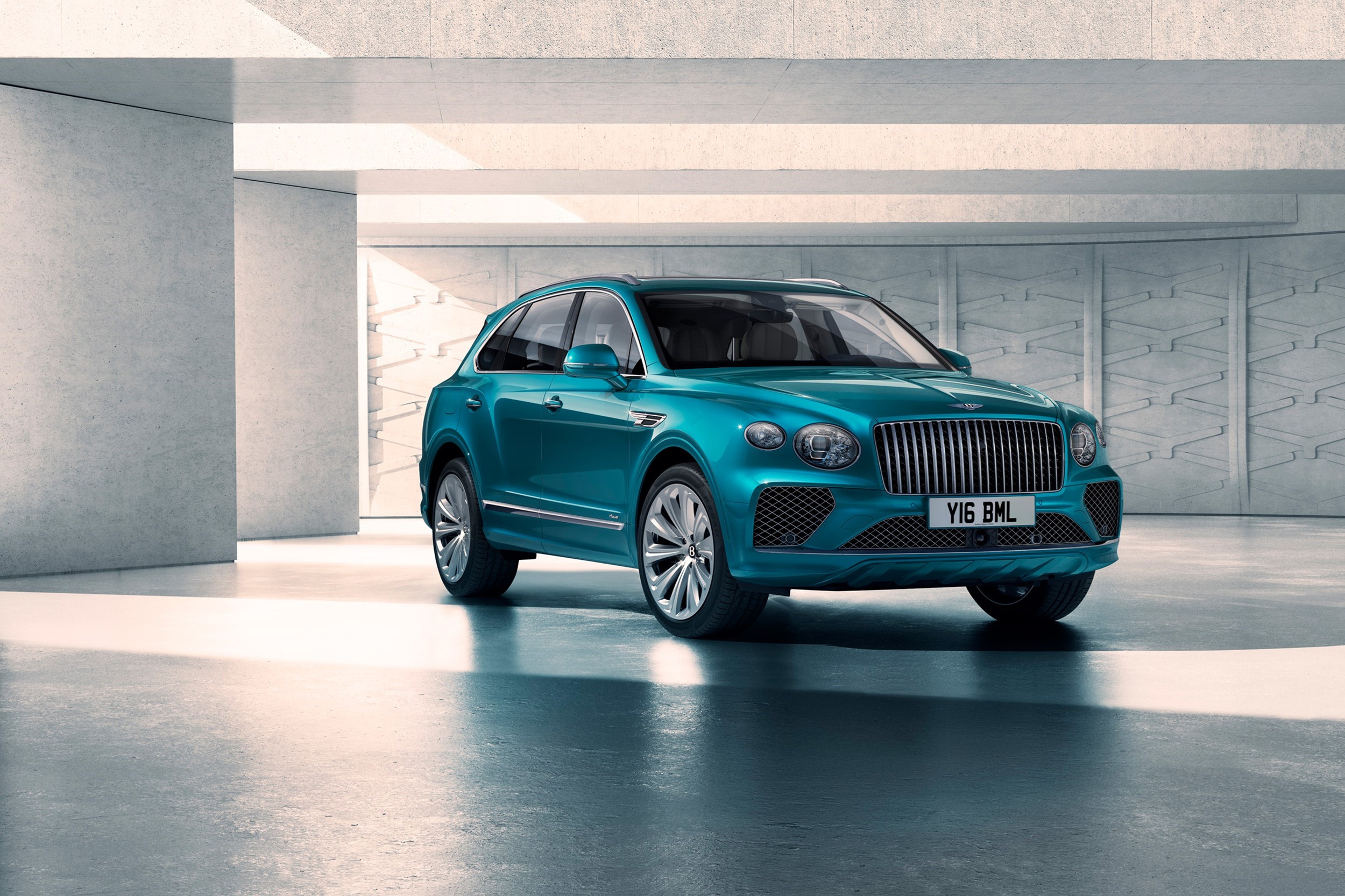 Image type , Statique Angle , 3/4 Avant Current Models , Bentayga , Bentayga Azure 
