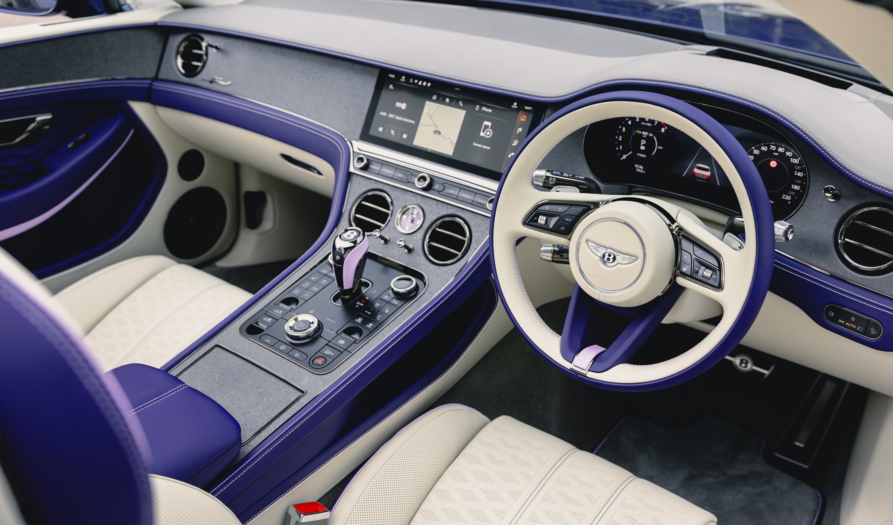 Vibrant in Violette – a hue from the past