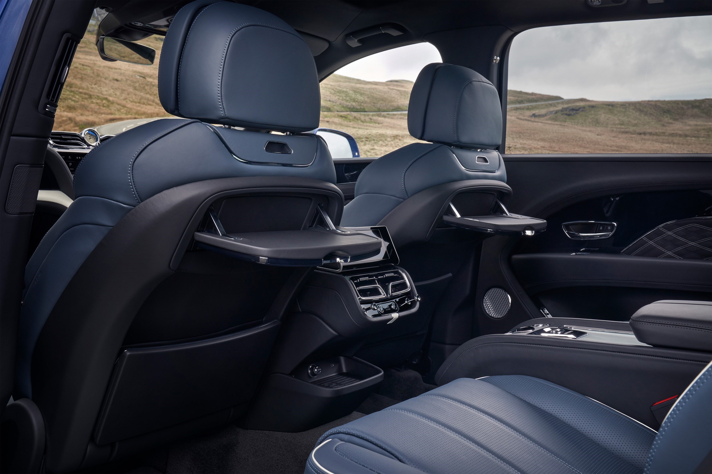 Image type , Detail Angle , Interior Current Models , Bentayga EWB , Bentayga EWB Mulliner Bentayga EWB Model Page Tag , Bentayga EWB Mulliner Model Page Tag 